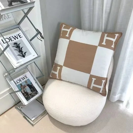 Winter Fleece Blanket Single Air Conditioning Blanket Sofa Blanket Nap Blanket H Letter