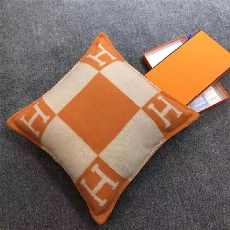 Winter Fleece Blanket Single Air Conditioning Blanket Sofa Blanket Nap Blanket H Letter