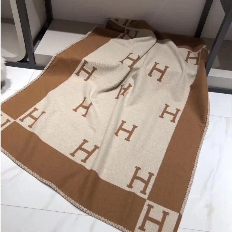 Winter Fleece Blanket Single Air Conditioning Blanket Sofa Blanket Nap Blanket H Letter